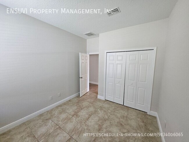 Building Photo - 3825 Milflores Dr