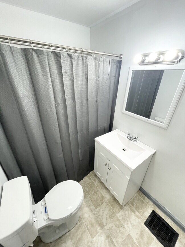 Building Photo - 4 Bedroom Home with garage/workshop combo (has electricity)