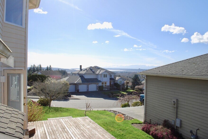 Building Photo - Beautiful views at this Marysville home