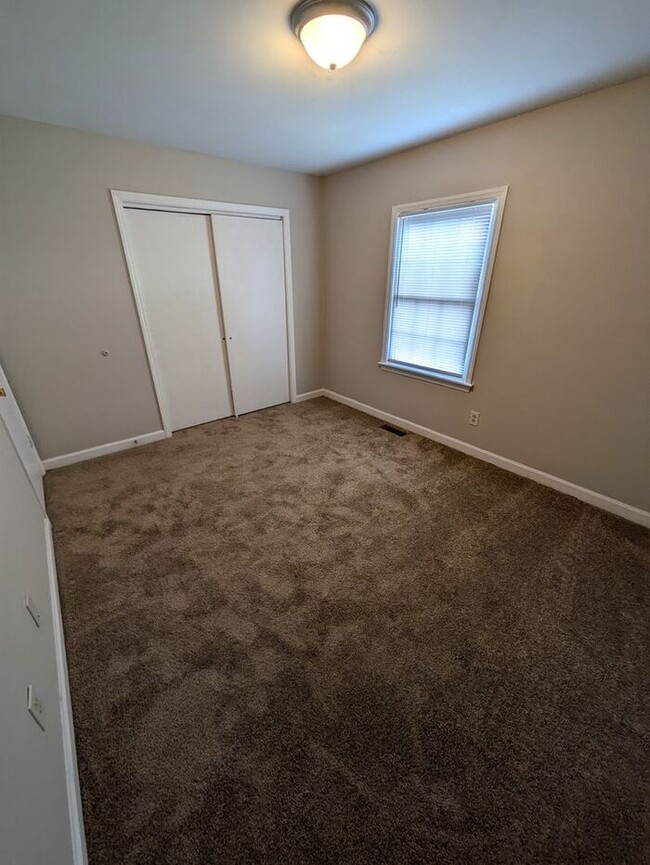 Building Photo - 2BD/1.5BA Unit in Hickory