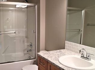 Building Photo - BEAUTIFUL CREEKWOOD TOWNHOME! 3 BR, 2.5 BA