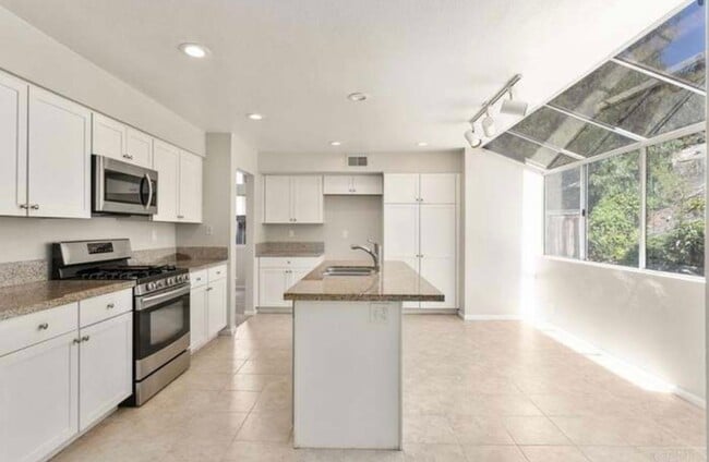 Building Photo - ***COMING SOON*** MOVE IN on 7/20**Desirab...