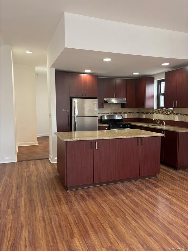 Building Photo - 77-19A Parsons Blvd