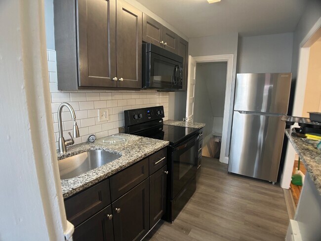 Building Photo - 6715 Cornelius St