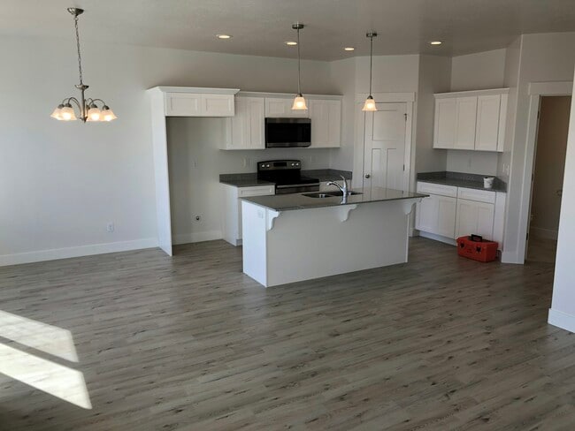 Building Photo - 594 N 260 W