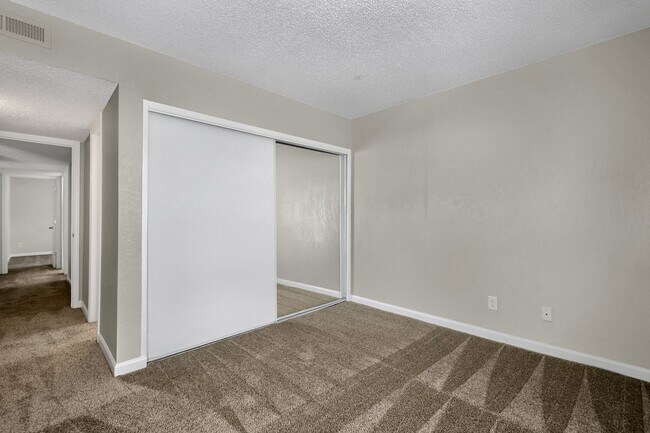 Building Photo - 3140 Van Teylingen Dr