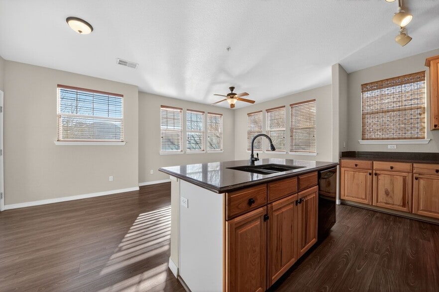 Building Photo - 15455 Canyon Rim Dr