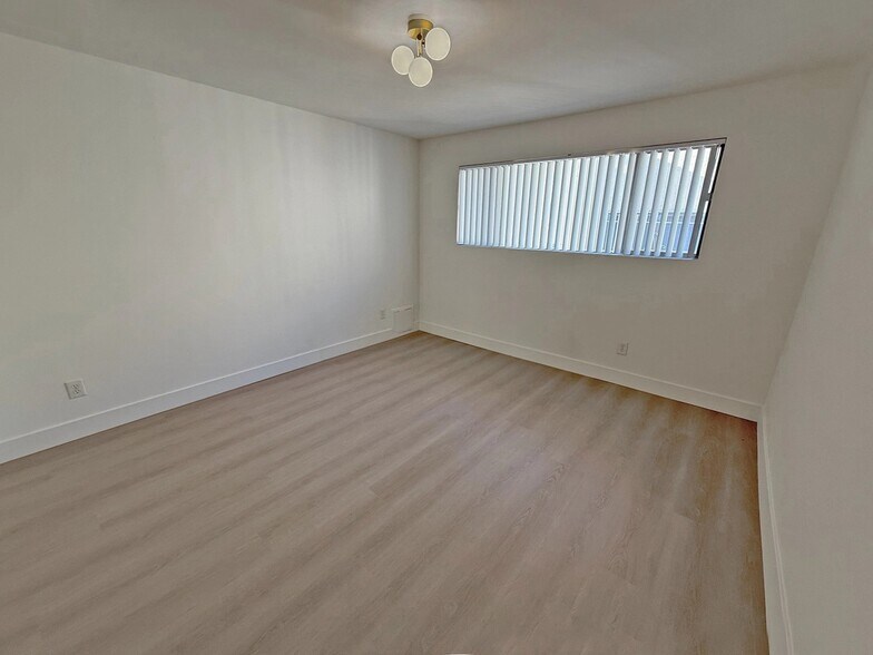 Building Photo - 745 N Edinburgh Ave