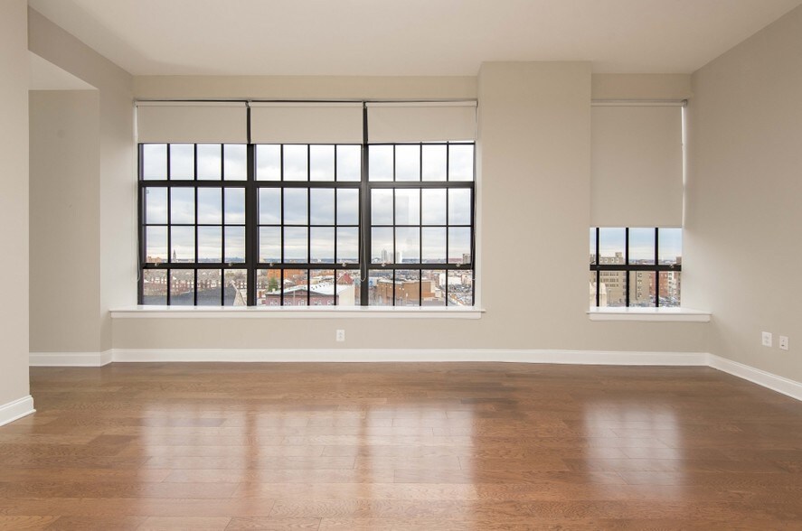 Building Photo - 600 N Broad St