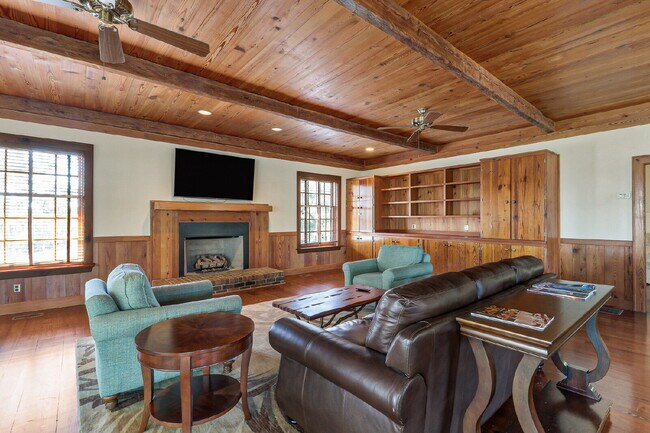 Building Photo - Private, Low Country Residence for Rent!