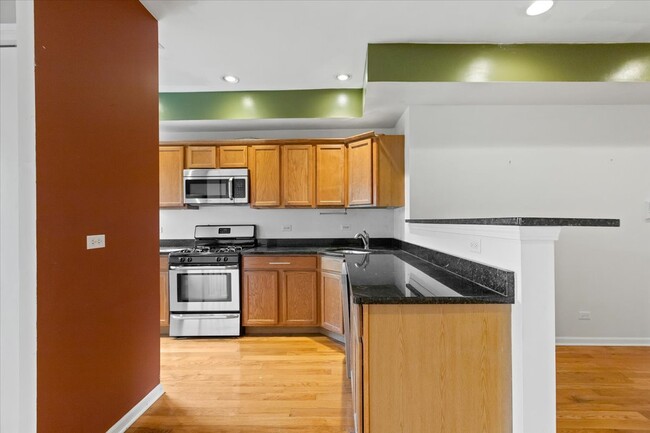 Building Photo - 7717 N Marshfield Ave