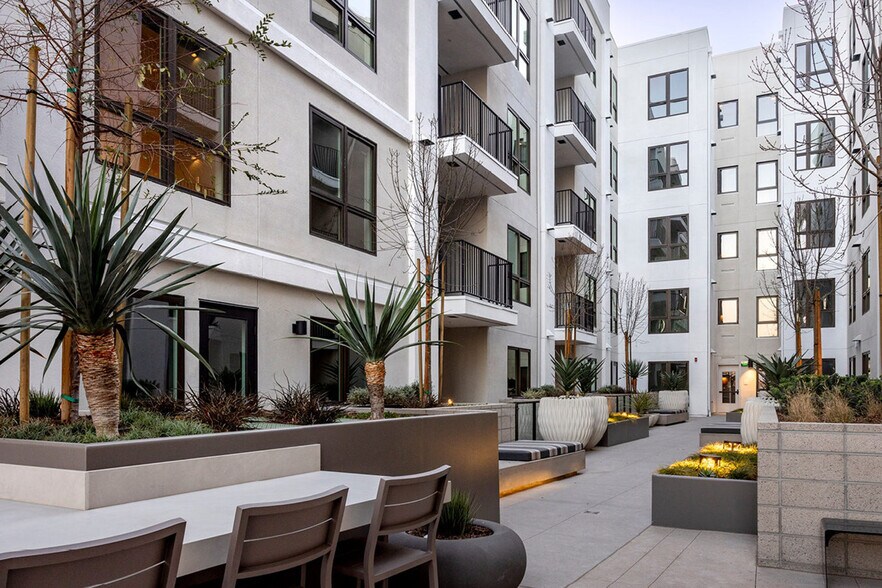 Building Photo - 511 S Harbor Blvd