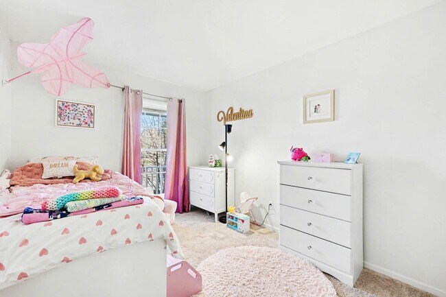 Building Photo - 2863 Silver Spring Dr