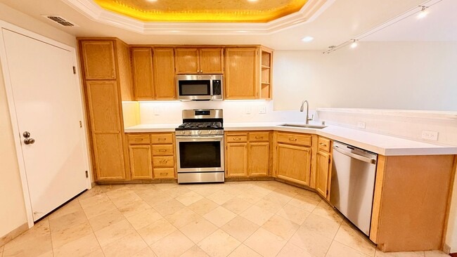 Building Photo - Charming and Move-in Ready 3BD/2.5BA, Two-Story Townhouse in Miravilla at Gale Ranch, San Ramon- ...