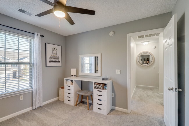 Building Photo - 1135 Canyon Oak Loop