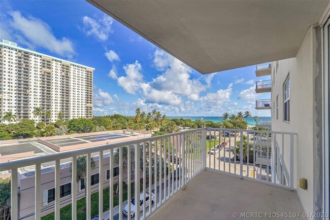 Building Photo - 1401 S Ocean Dr