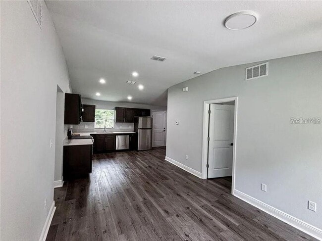 Building Photo - AMAZING 3-bedroom, 2-bathroom home.