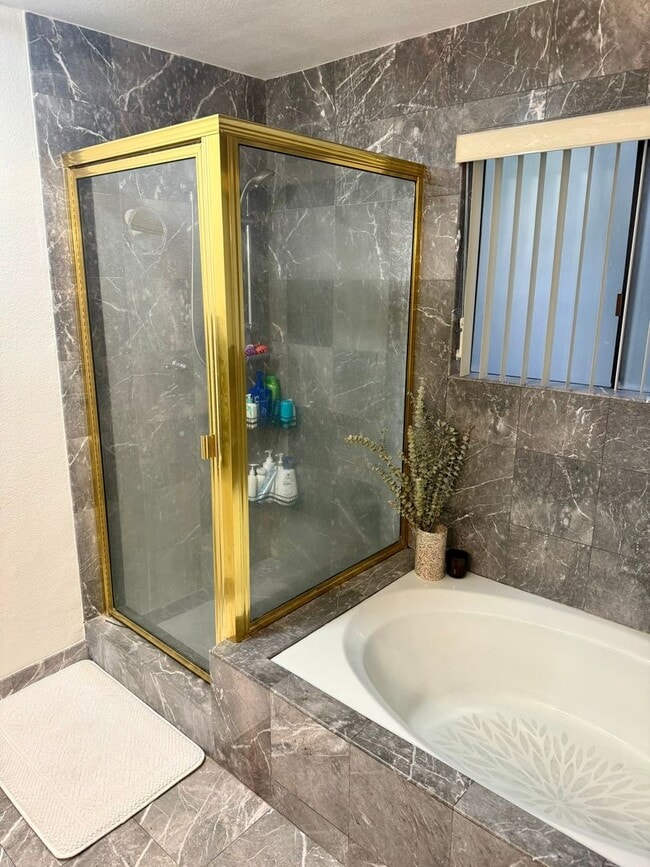 Building Photo - 1140 Alta Loma Rd