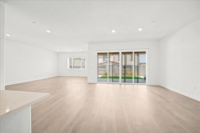 Building Photo - 12725 Parakeet Wy