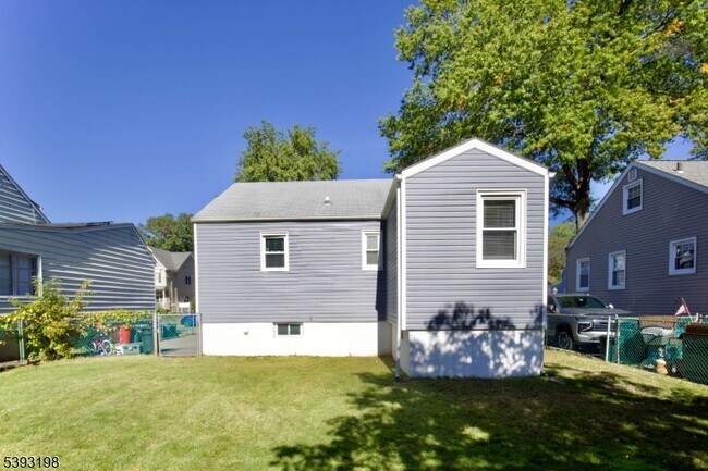 Building Photo - 327 Roosevelt Ln