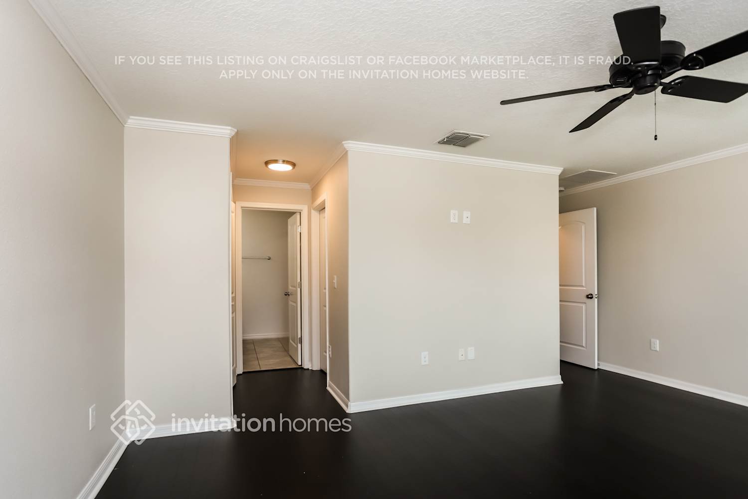 Building Photo - 10667 Lake Montauk Dr