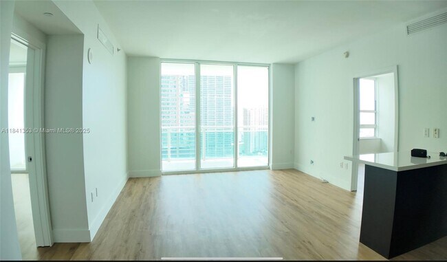 Building Photo - 950 Brickell Bay Dr