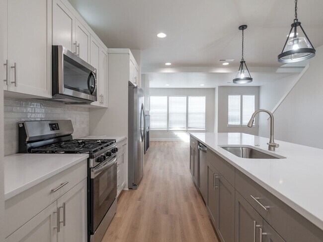 Building Photo - 9389 SW Eunice Ln