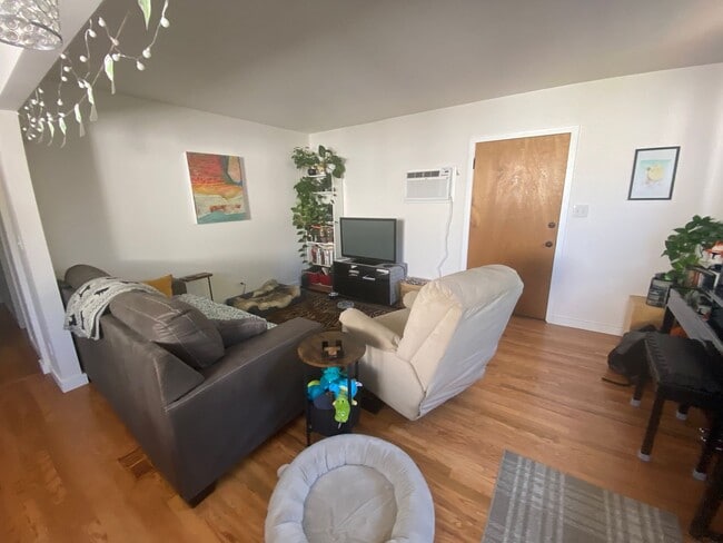 Building Photo - Amazing 1 bedroom ADU right near D.U.