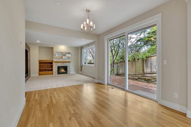 Building Photo - Must see in beautiful Redmond neighborhood