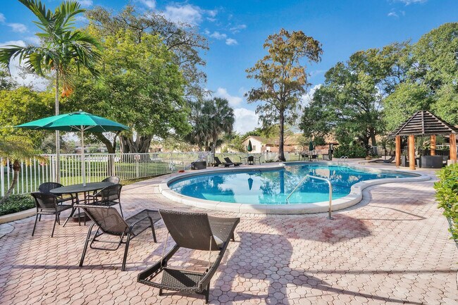 Building Photo - 3090 S Oakland Forest Dr