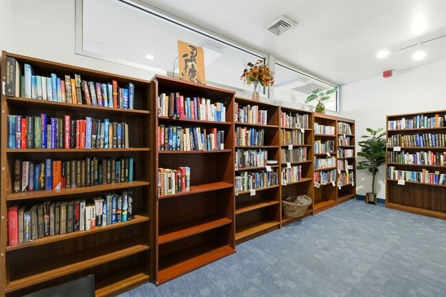 Building Photo - 4800 S Chicago Beach Dr