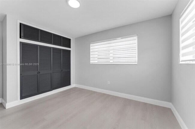 Building Photo - 4400 SW 89th Ave
