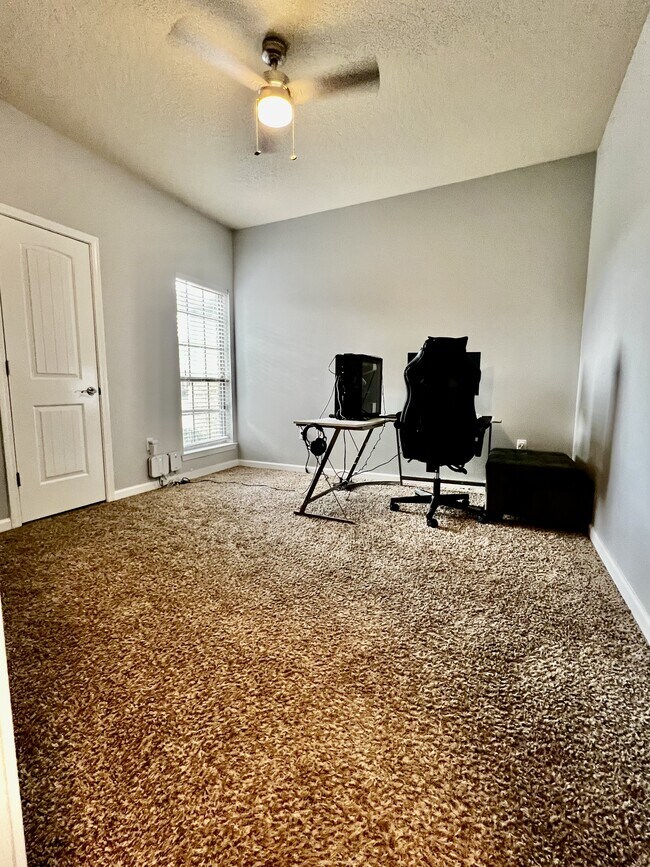 Building Photo - 4596 Hermosa Rd