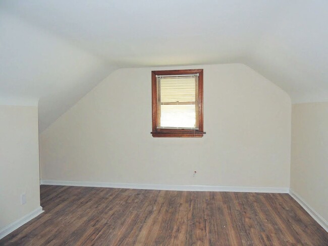 Building Photo - 4 Bed - 1.5 Bath Cape Cod for Rent in Clev...