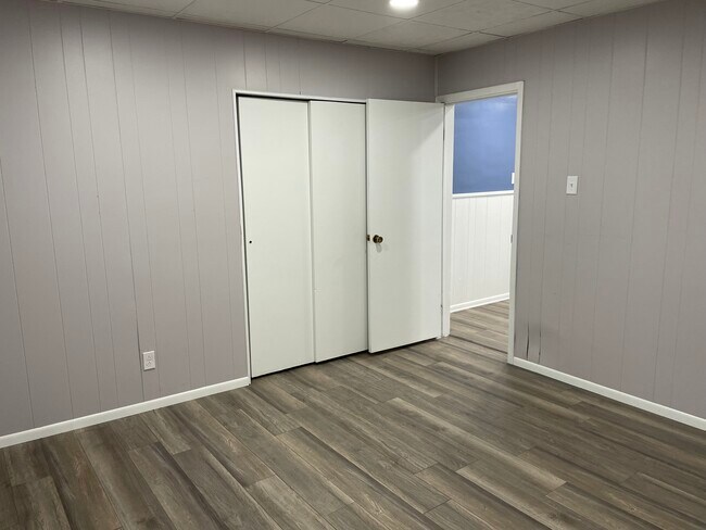Main bedroom - 1157 Monroe Ave