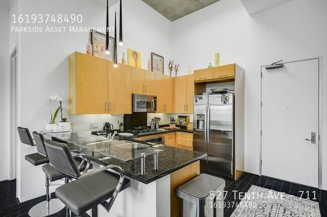 Building Photo - 527 Tenth Ave-711