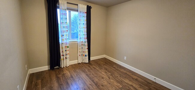 Building Photo - *MOVE IN SPECIAL* $700 off first months re...