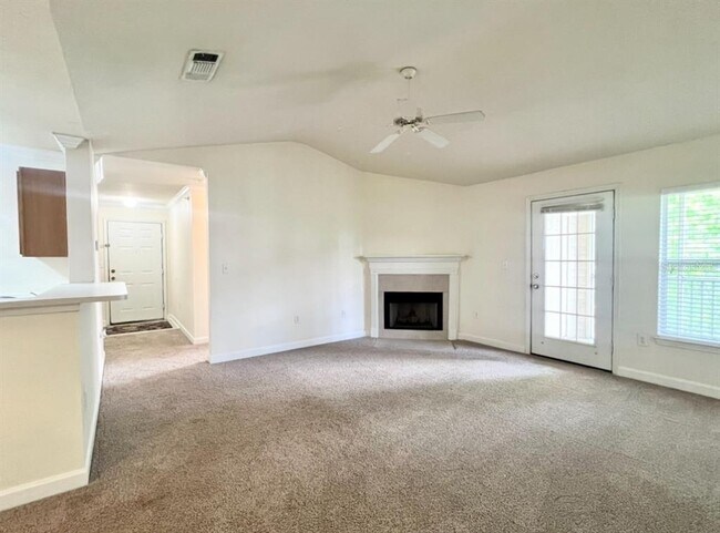 Building Photo - 18469 Bridle Club Dr