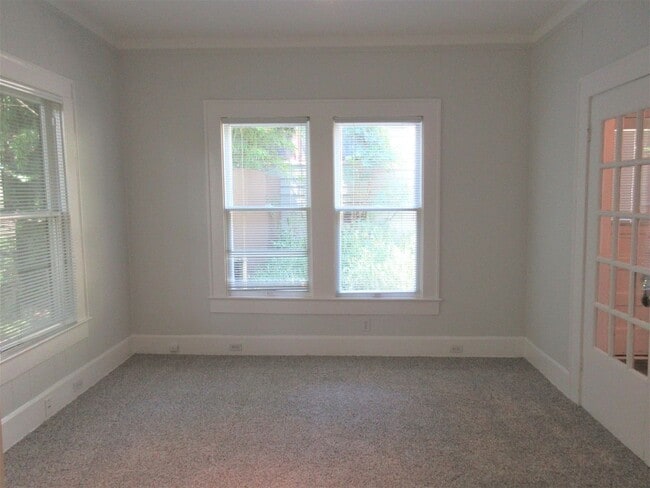 Building Photo - 709 Texas Ave