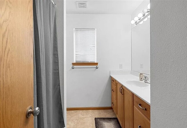 Building Photo - West Side Duplex!
