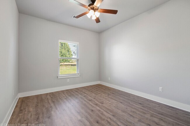 Building Photo - ***112 Alder Street***