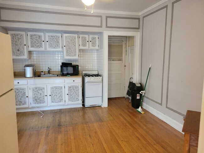 Building Photo - 360 Ridge Ave