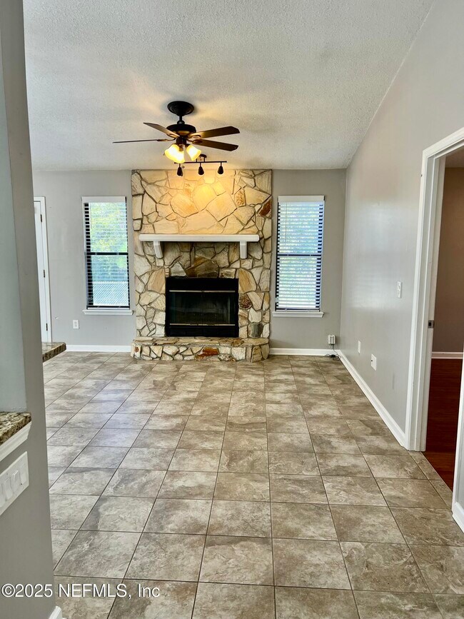 Building Photo - 7820 Collins Ridge Blvd E