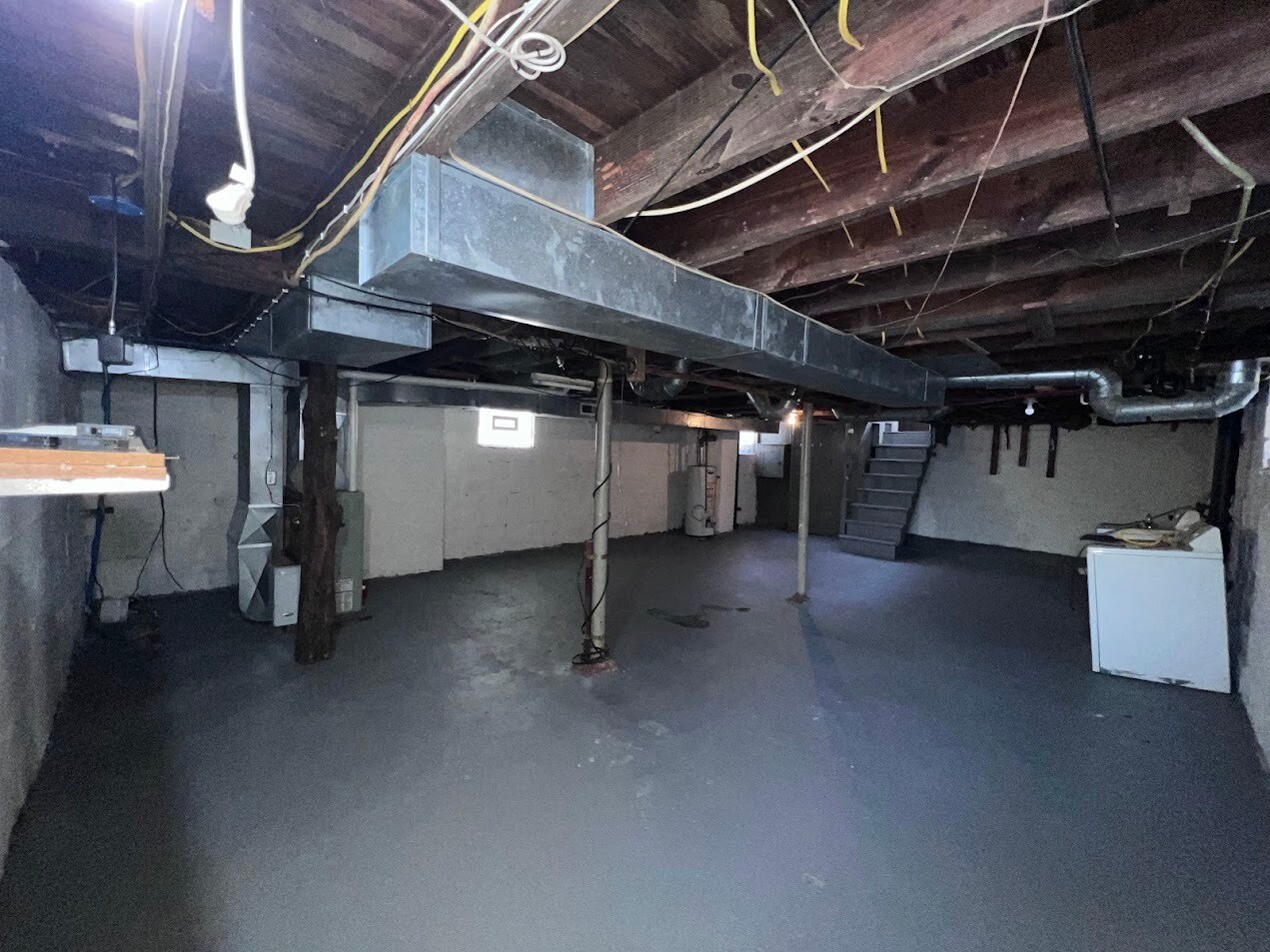 Building Photo - 827 Norwich Ave