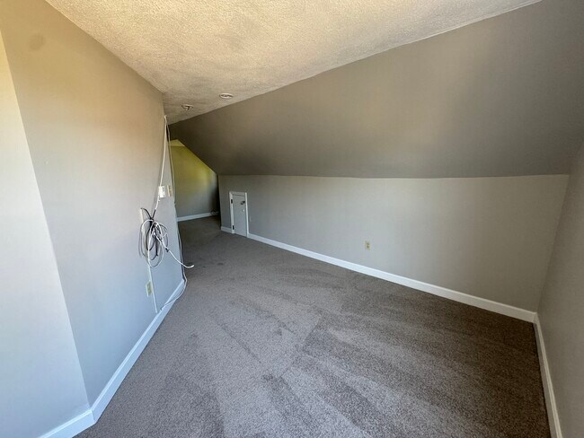 Building Photo - 61 Waverley Rd