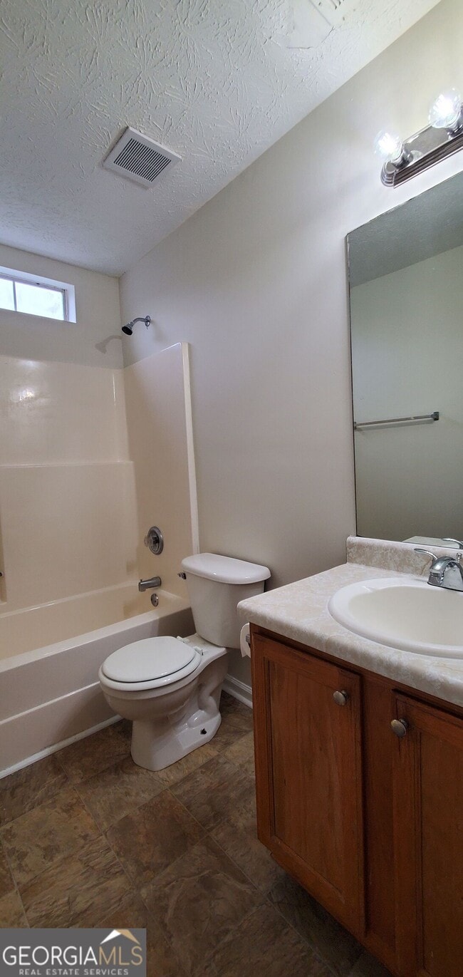 Building Photo - 10600 Redbud Ln