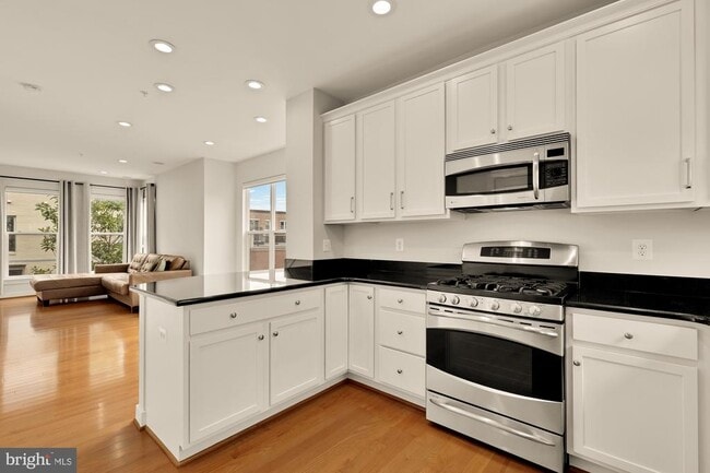 Building Photo - 4333 Kennedy St