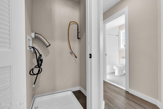 Building Photo - 333 1st St