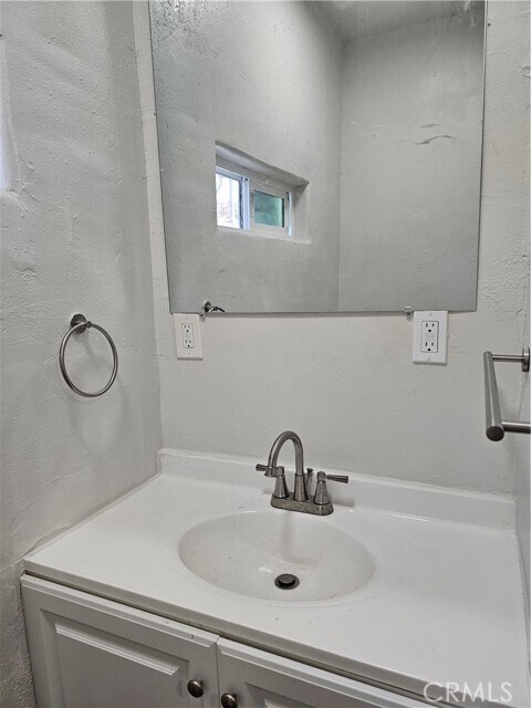 Building Photo - 183 E 35th St