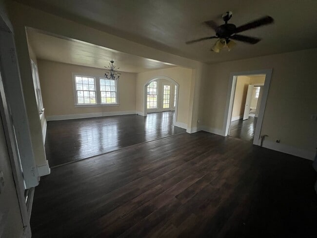 Building Photo - 3-bedroom, 1-bath home available in Opelousas